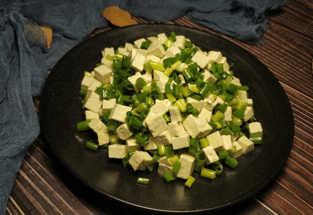 小葱拌豆腐,不要直接就拌,多加这一步,豆腐入味不松散