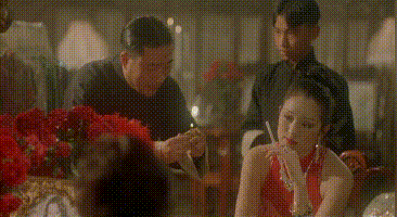 20年前的巩俐身材真好,小蛮腰摇曳生姿,风情万种,她把大上海交际花的