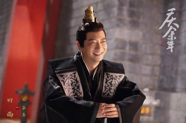 闫妮|白玉兰获奖名单公布，闫妮拿下一轮电视剧大满贯，陈宝国两轮！