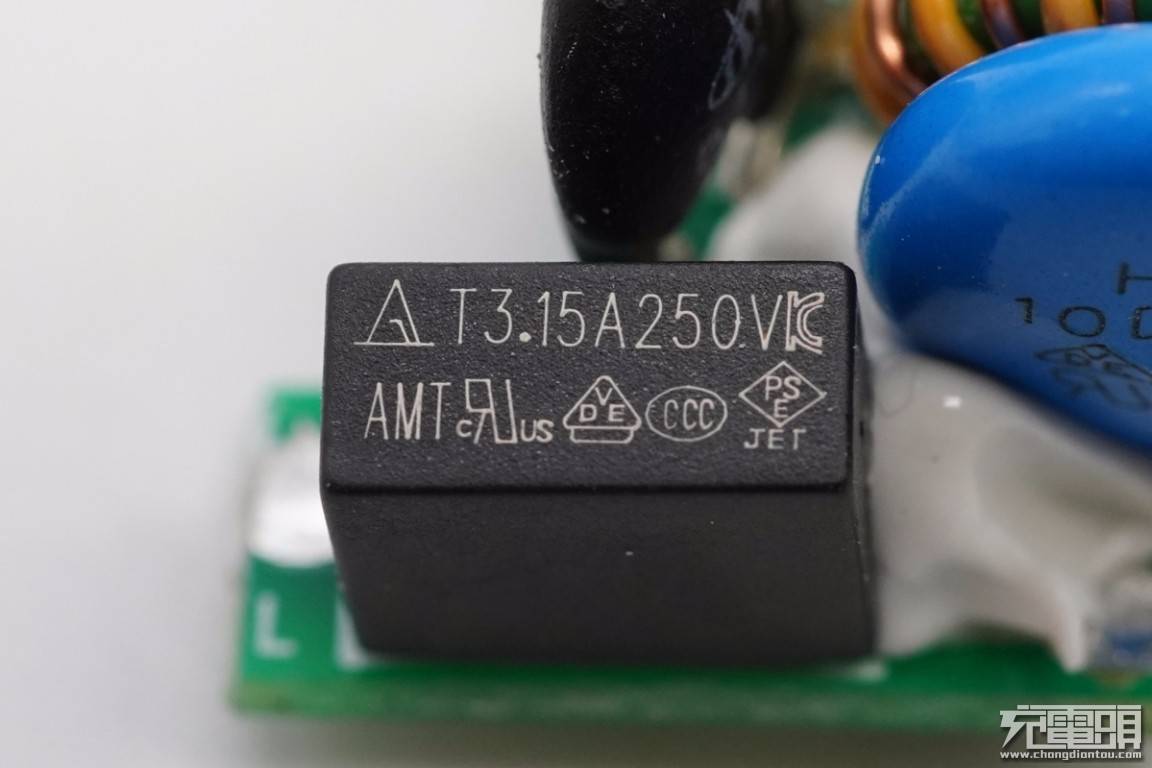 测评盘点|拆解报告：ROCK洛克65W USB PD氮化镓快充充电器