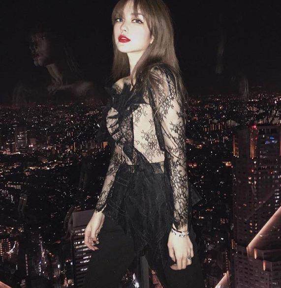 富婆|网红变富婆?周扬青为名下店铺做宣传,一件T恤卖价上万还秒光