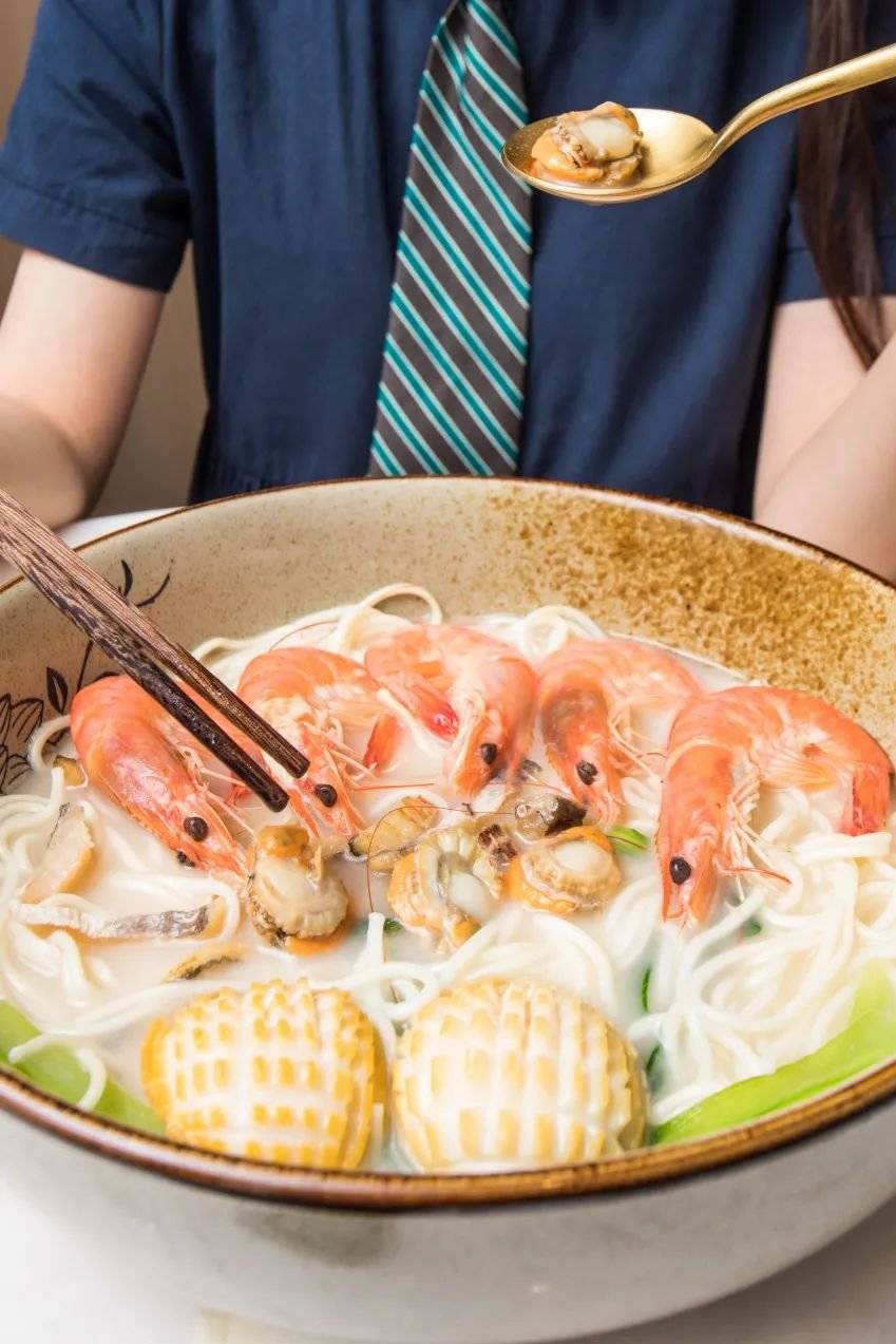 网红海鲜面馆,料比面多 稳居点评榜,好吃又不贵