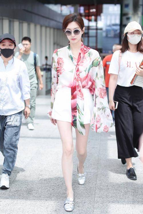 怎么样穿衣服显腿长 c13451cdf3fb468a835d3113f0349cd0.jpeg