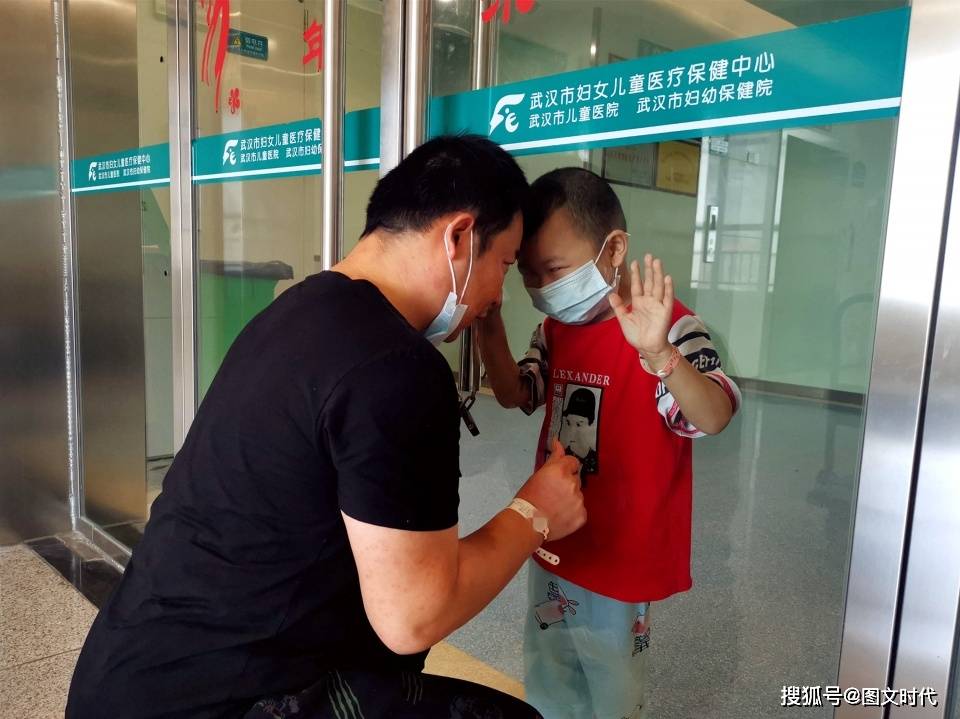 劫难|哥哥挺过来后被毁容,弟弟仍生死难料兄弟俩同在4岁遭劫难