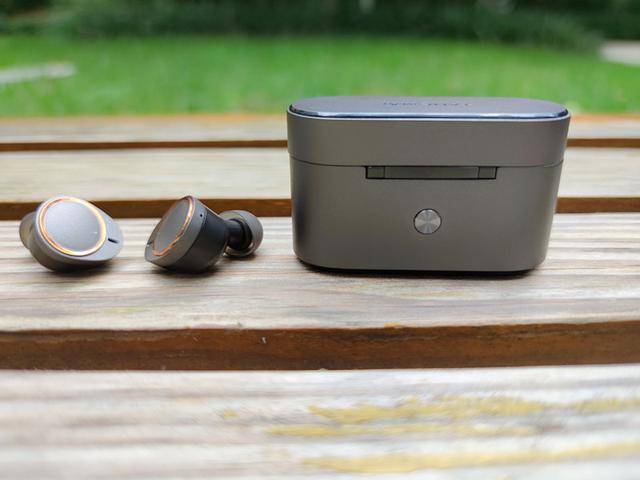 设计|旗舰中的旗舰！集动铁、高通、四麦降噪于一身的耳机：唐麦W5体验