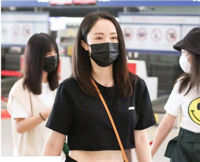 董璇新恋情曝光，姐弟恋引发争议，难道是被前