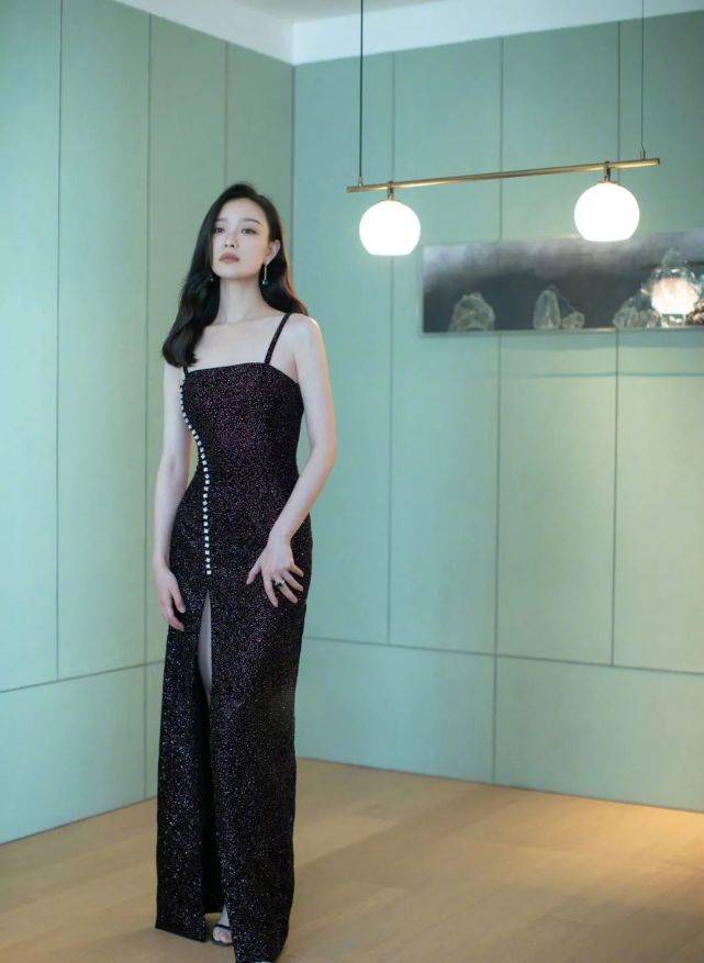 人鱼|倪妮着装变大胆！穿透视装“人鱼裙”秀曼妙身姿，隐约性感太致命