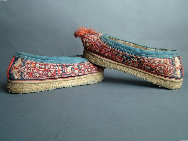 古代女子绣花鞋