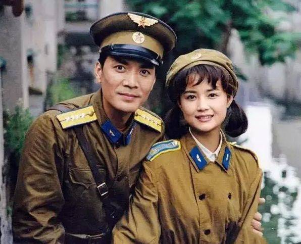 被称第一古装美女二婚带女嫁影帝如今婚姻美满幸福