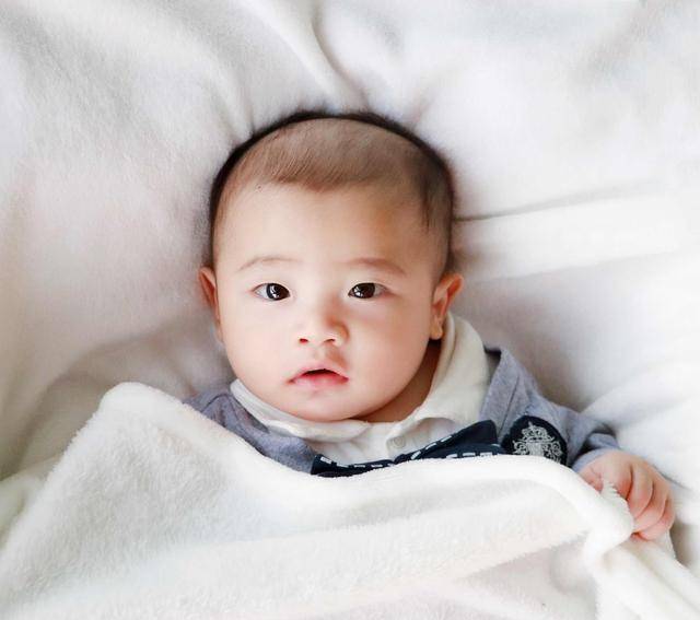 宝宝几个月会走路是正常的 f241e3ccc4fe41ec89723f2875a934dc.jpeg