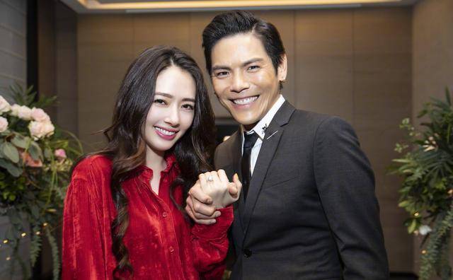 向佐官宣即将当爸|向佐官宣即将当爸！郭碧婷上线25次没搭理