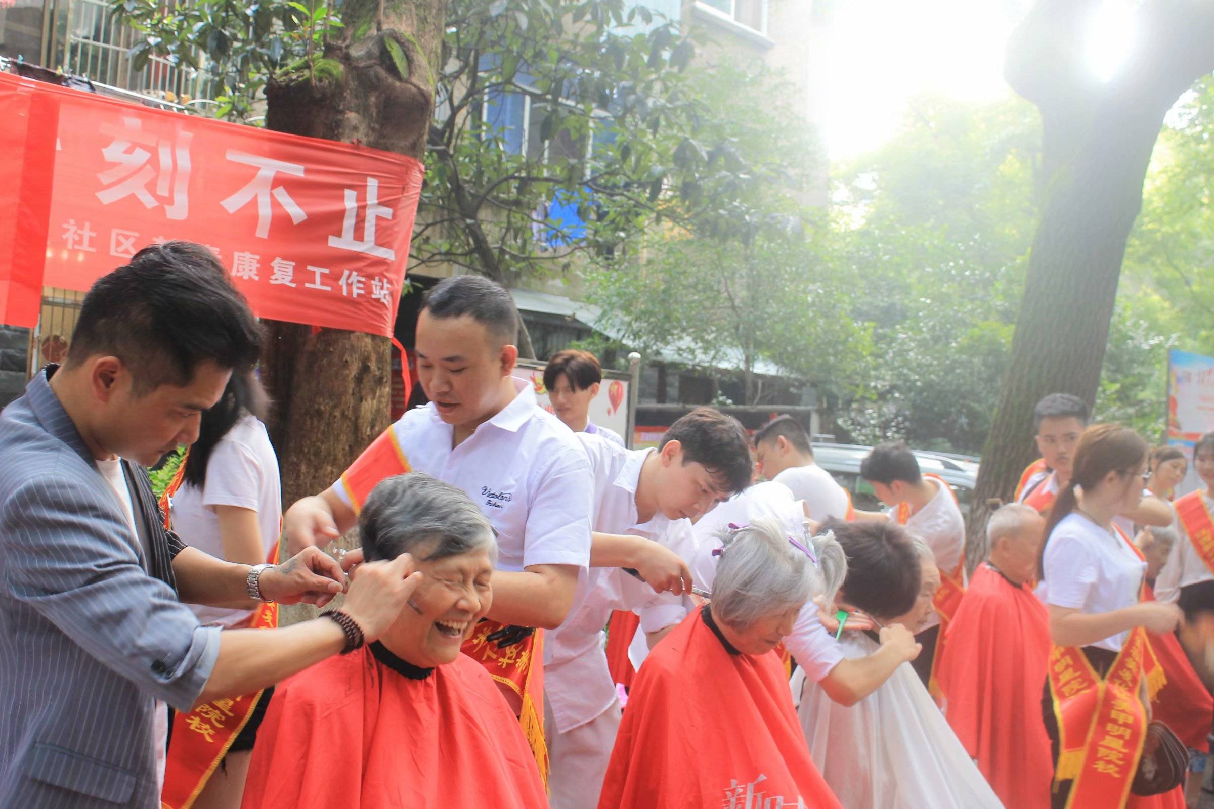 见闻记录|为什么学美容美发要去新好代学校，而不是在店里做学徒？