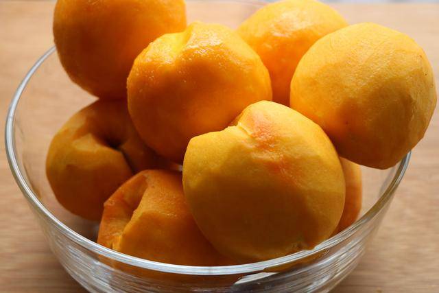 黄桃罐头别再买了 自己在家做好吃无添加 放1个月也不坏!‘ag亚娱官网’(图4)
黄桃罐头别再买了 自己在家做好吃无添加 放1个月也不坏!‘ag亚娱官网’(图4)