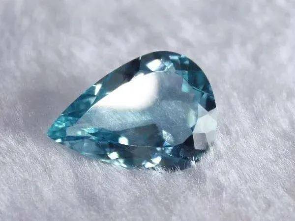 宝石|今夏“最in”的流行色与珠宝首饰搭配攻略，拿走不谢！