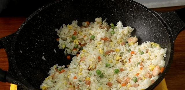 菠萝炒饭怎么做菠萝才甜不酸 99d7b5bb244e42639bf08e5099bca859.png