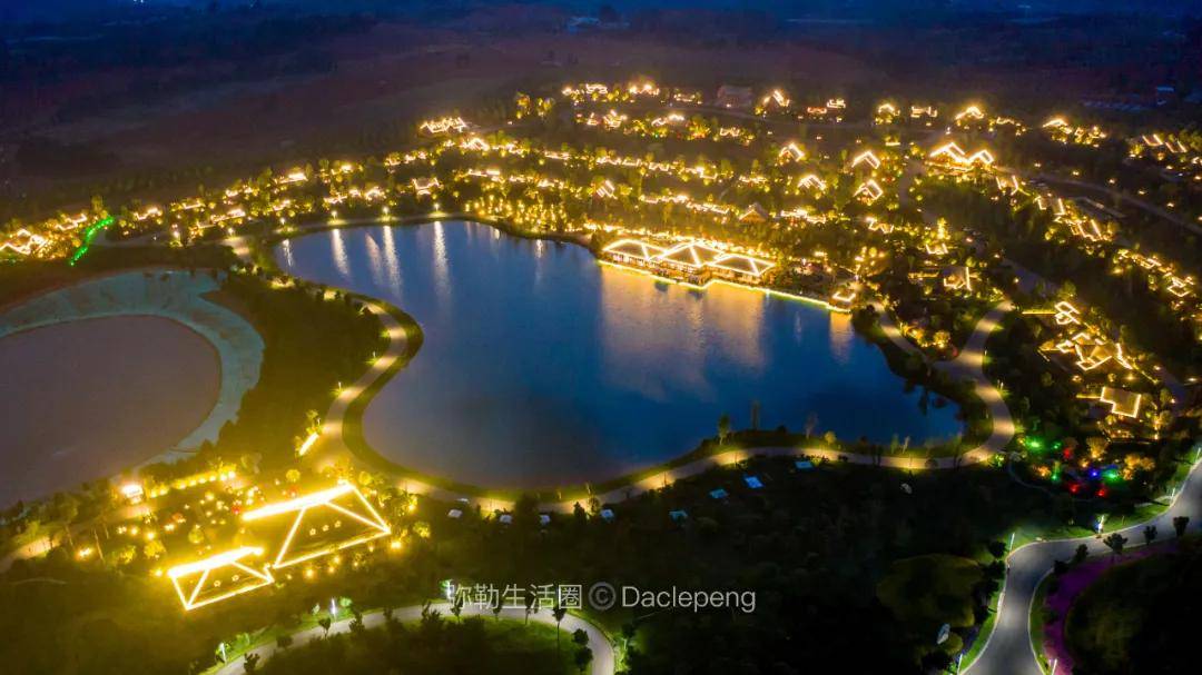 马云打卡的弥勒太平湖,夜景美哭了,躺花海帐篷里吃肉喝酒