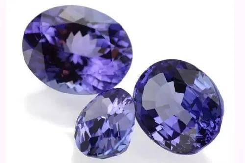 宝石|今夏“最in”的流行色与珠宝首饰搭配攻略，拿走不谢！