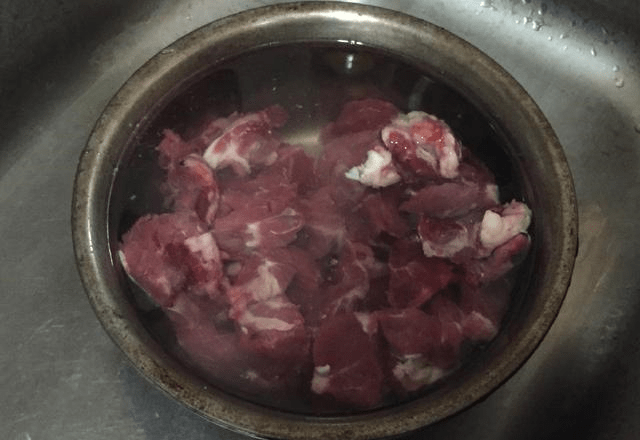 如何把肉炖得软烂不柴 1f0deae96c78400c830c3545548ecc42.png