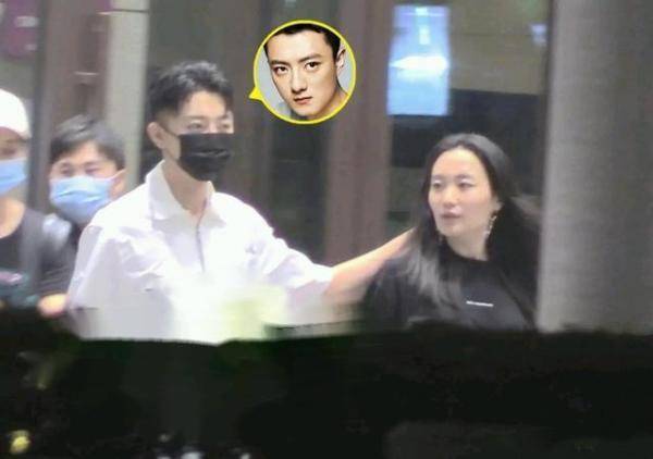 被曝与苏小玎感情稳定疑同居董璇斜肩红裙超迷人美如新娘子