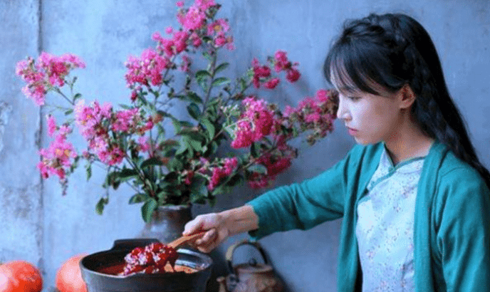 原创李子柒真会做饭吗?看她用西红柿做"国菜,网友:不愧是网红!