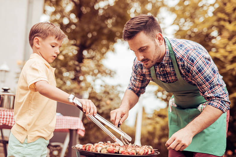 小伙子|但不能节约智商可以节约吃喝和钱财