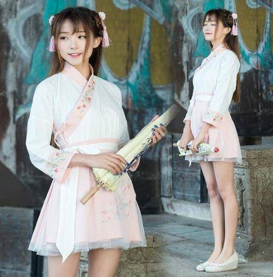 穿汉服的时候,也要注意鞋子的搭配.