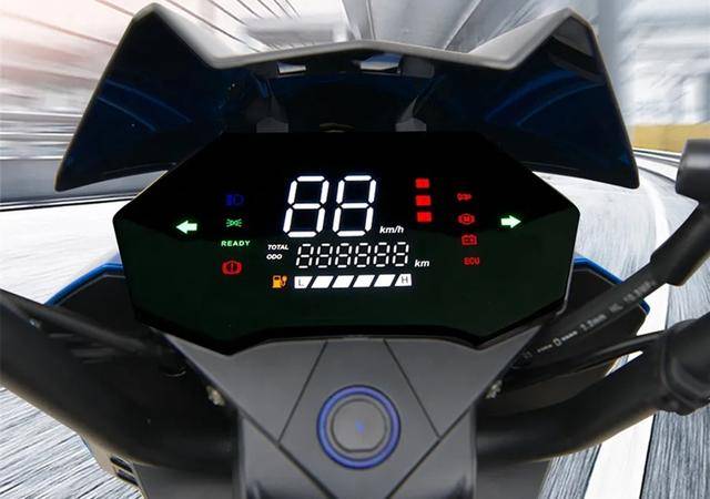 爱玛又推一款酷车极客x210搭载强劲电机配备60v20ah铅酸电池