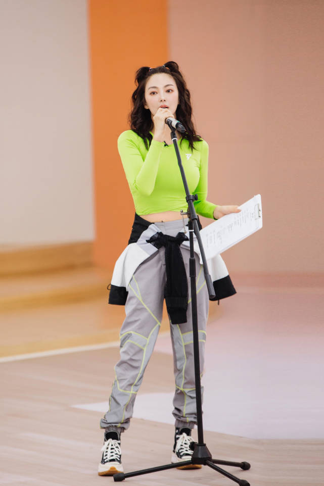 营销|原创三天上了五次热搜,张雨绮跳舞有进步?她的实力成谜