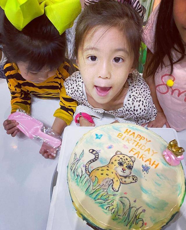 妈妈|原创贾静雯晒照为5岁咘咘连续庆生两天,祖孙三代同框其乐融融