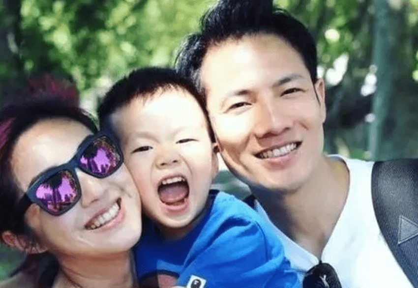 原创赌命生子的杨千嬅，分娩时医生在一堆肌瘤中“夹”出孩子，太心疼