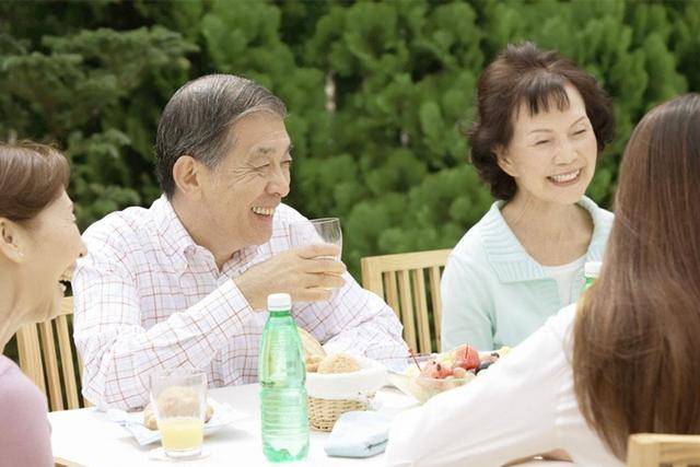 原创姥爷问4岁小外孙：老来我家蹭饭羞不羞？答案却刺痛他的心