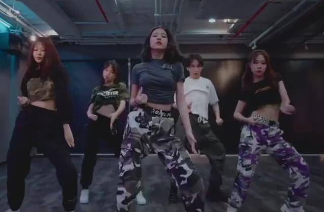 模仿秀大全视频小苹果 7a01e0b9f1f74a6d93e91c1197cf343b.jpeg