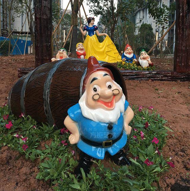 丹东雕塑玻璃钢卡通 来自搜狐网