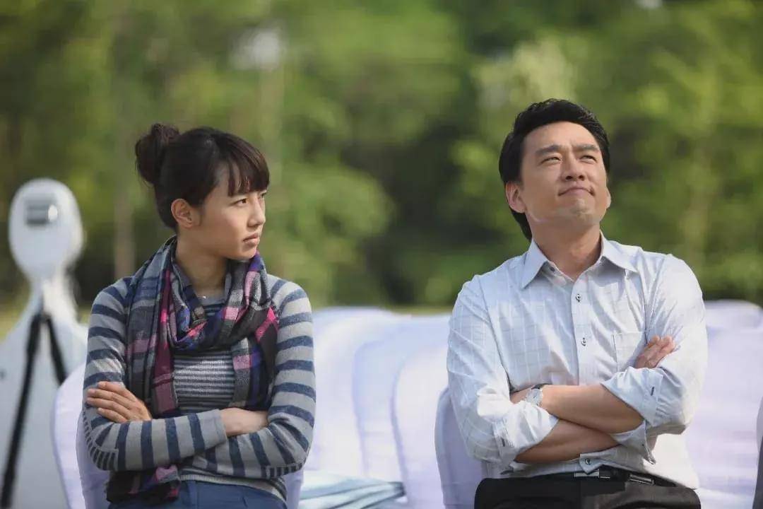 王耀庆:逼疯薇娅,拉黑佟丽娅,却独宠妻子19年,如今因怼人爆红