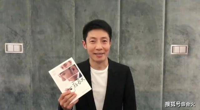 工作|原创尼格买提曝央视工资才7000！靠写书赚外快，屡晒家人唯独不见娇妻