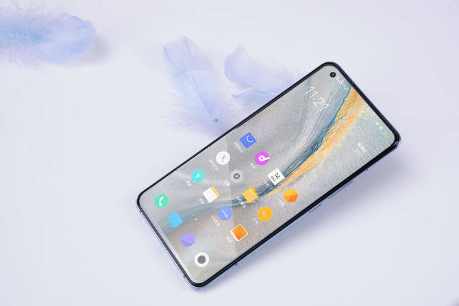 手机|iQOO 5详细评测：超快闪充加持的真性能旗舰