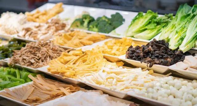 自己在家做麻辣烫里面可以放点什么食材 ef91e89abbeb426fabdcb744eb580b25.jpeg