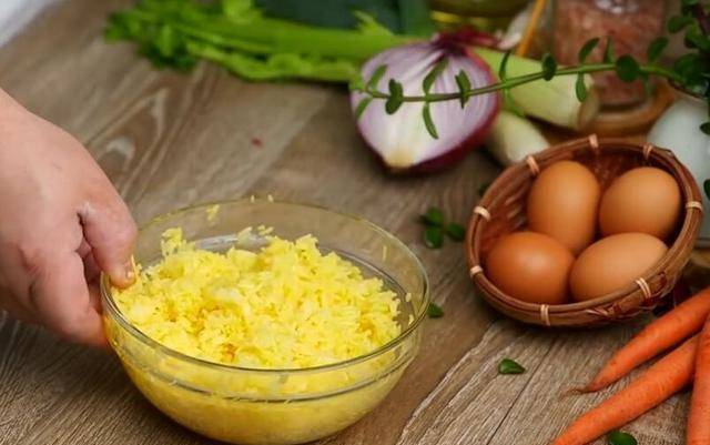 如何简单做一份蛋炒饭 f45babbbc4a94e91b8db973887268dd7.jpeg