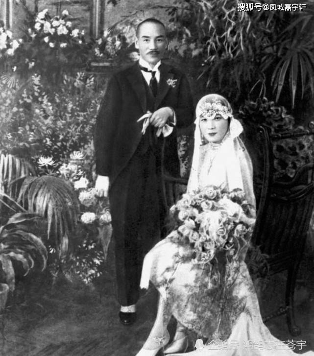 老照片,图一是蒋介石和宋美龄的结婚美照,最后一张郭沫若和于立群朗诵