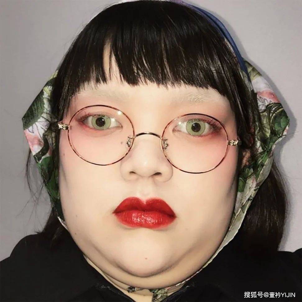 图片|新锐设计师 | 精神护士转行服装，创造出挂能着穿的炫彩服装