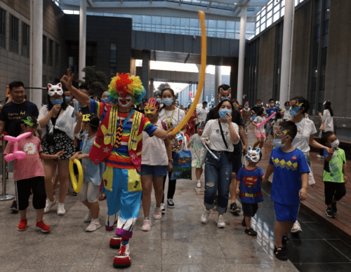 视频|博物馆奇妙夜，真的很帅！