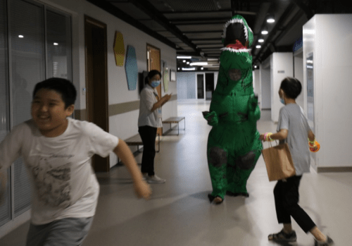 视频|博物馆奇妙夜，真的很帅！