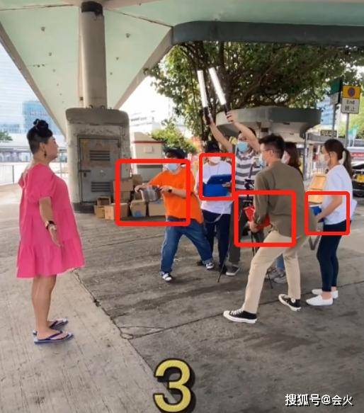 段子|原创TVB金牌配角近况辛酸，为拍段子当街被泼4桶水，浑身湿透还要卖笑