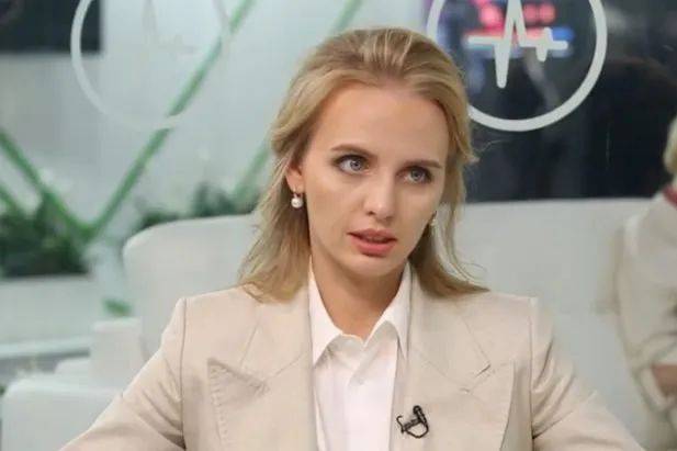 被雪藏30年的普京千金,实力演绎高级版“顾佳”