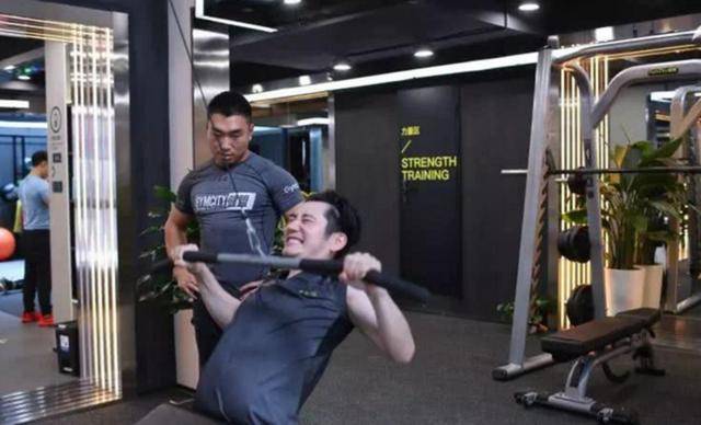 李锐大|原创钱枫又胖了！多层下巴艳压林有有，身宽和头围比李锐大出1.5倍