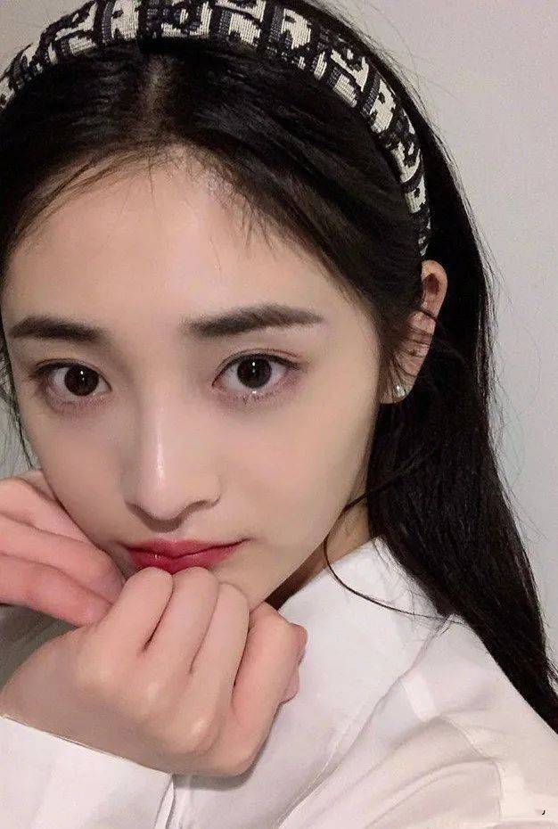 拜虞书|拜虞书欣所赐,这4款复古发饰全火了,戚薇郑爽戴上后嫩回18岁