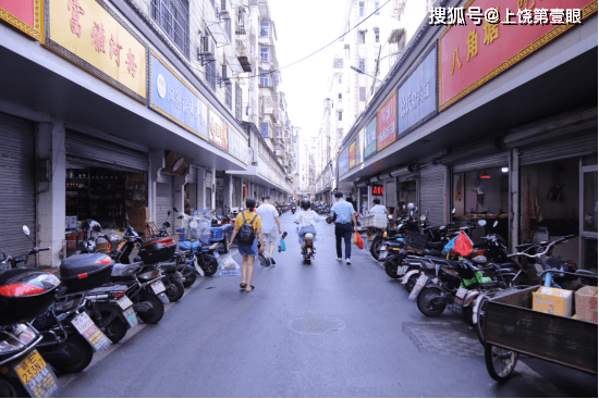 上饶人间烟火的集散地我的八角塘农贸市场在菜场溜达碰见几个熟人还能