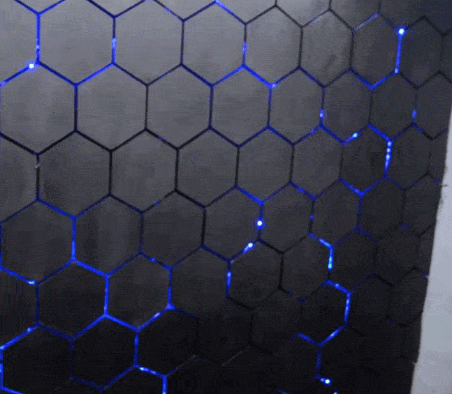 国外一达人把石膏板裁成六角砖装饰墙面,还会闪闪发光