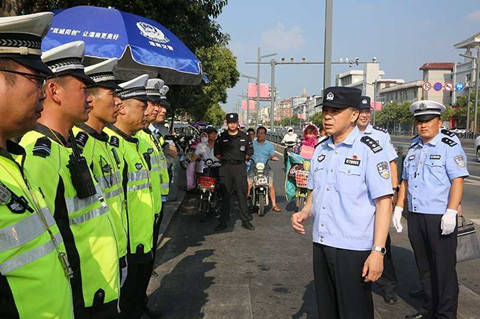 灌南县领导看望慰问高温下坚守一线的民警和辅警