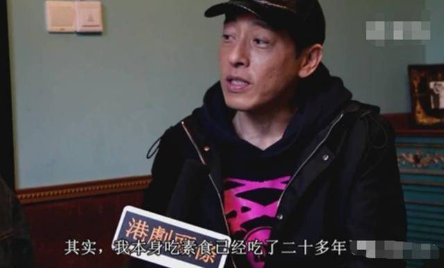 为此,吕颂贤甚至拉上了自己的妻子一起吃素.